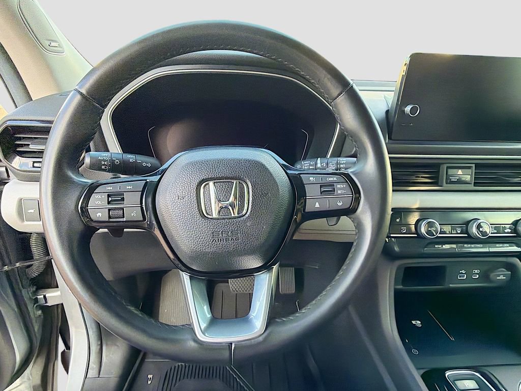 Used 2024 Honda Pilot Touring image 11