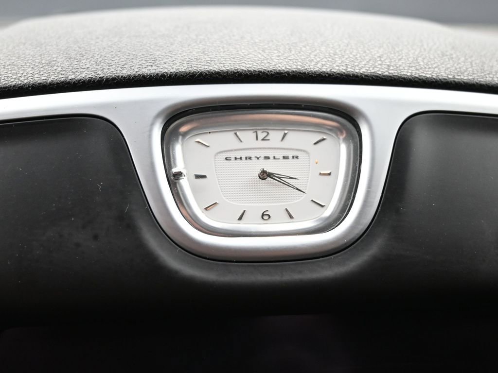 Used 2023 Chrysler 300 Touring w/ Sport Appearance Package image 18