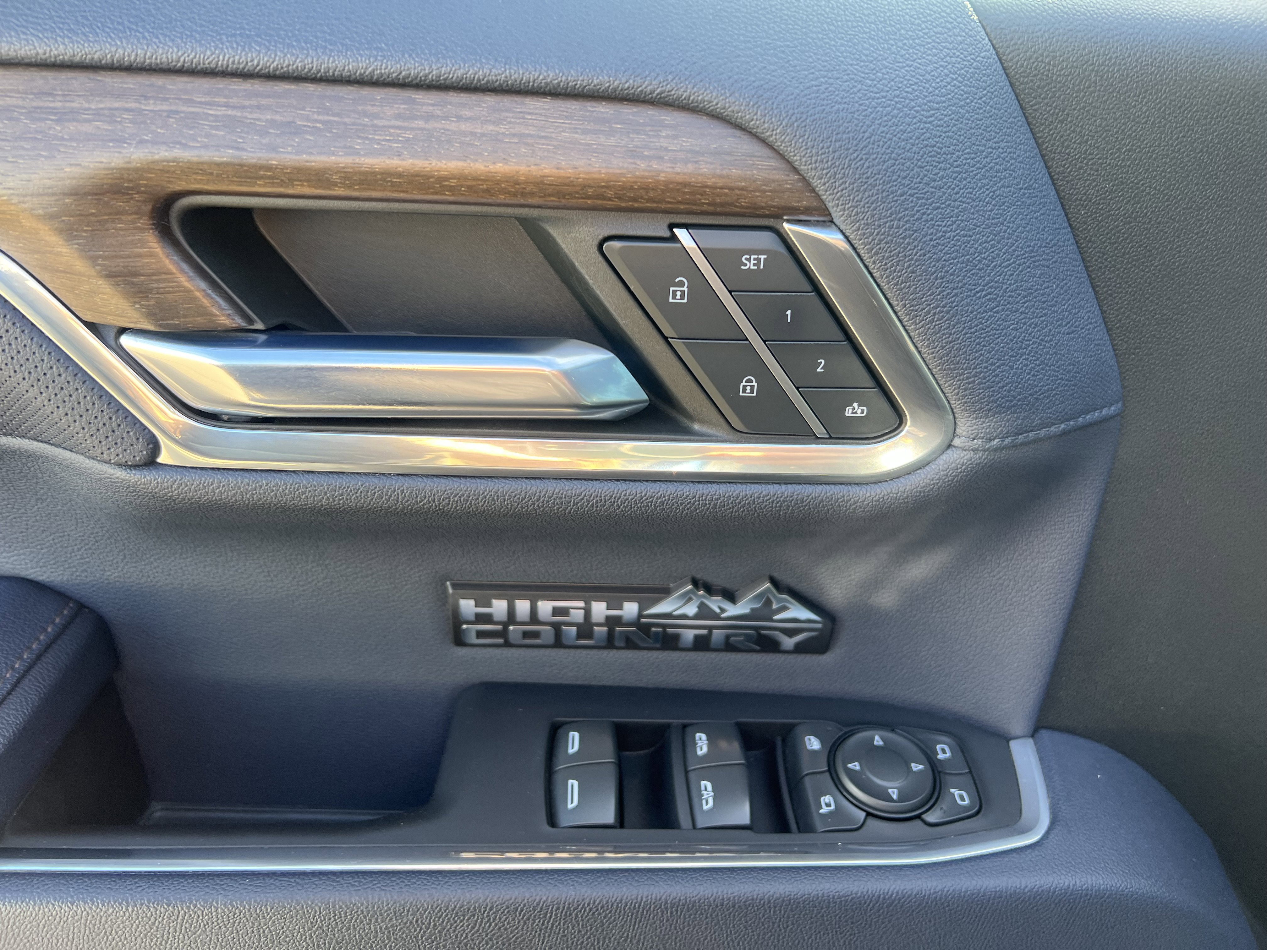 Certified 2022 Chevrolet Silverado 1500 High Country w/ Technology Package image 16