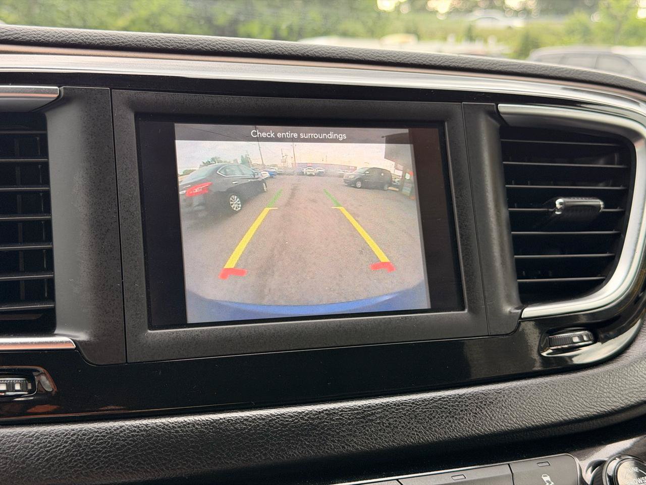 Used 2019 Chrysler Pacifica Touring-L FWD image 31
