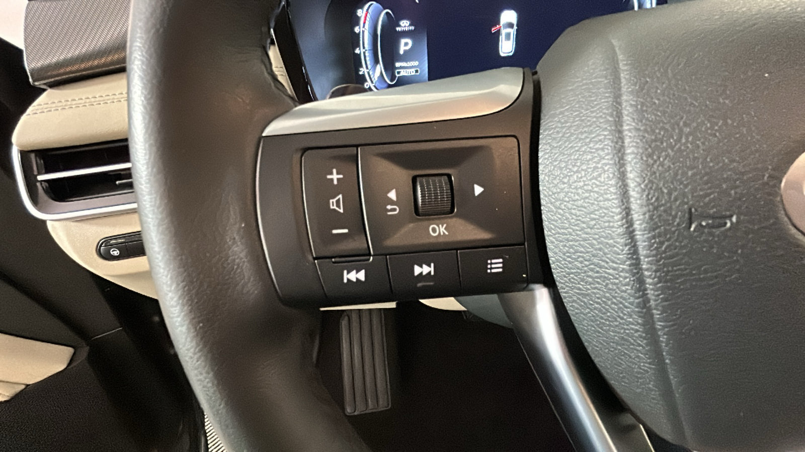 Used 2024 INFINITI QX60 Luxe AWD/4WD image 18