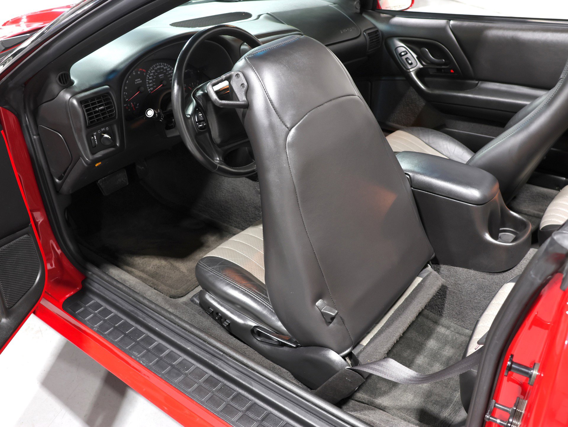 Used 2002 Chevrolet Camaro Z28 w/ SS Performance/Appearance Pkg RWD image 90