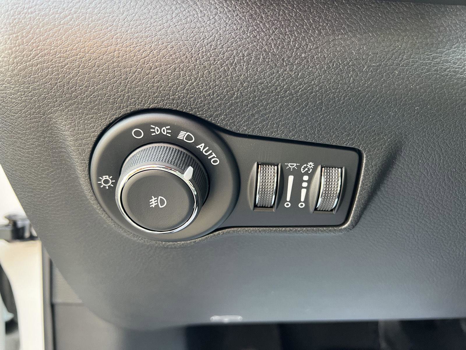 New 2026 Jeep Compass Latitude AWD/4WD image 18