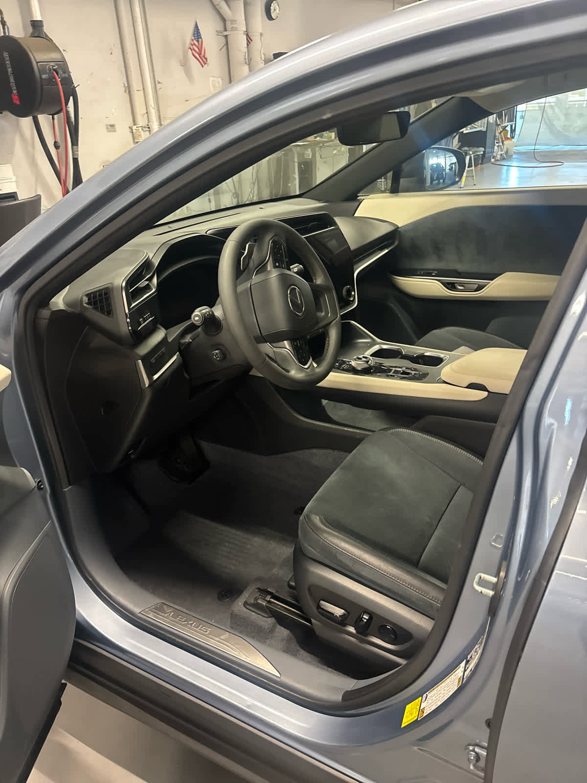 Used 2023 Lexus RZ 450e Luxury w/ Accessory Package (Z1) image 5