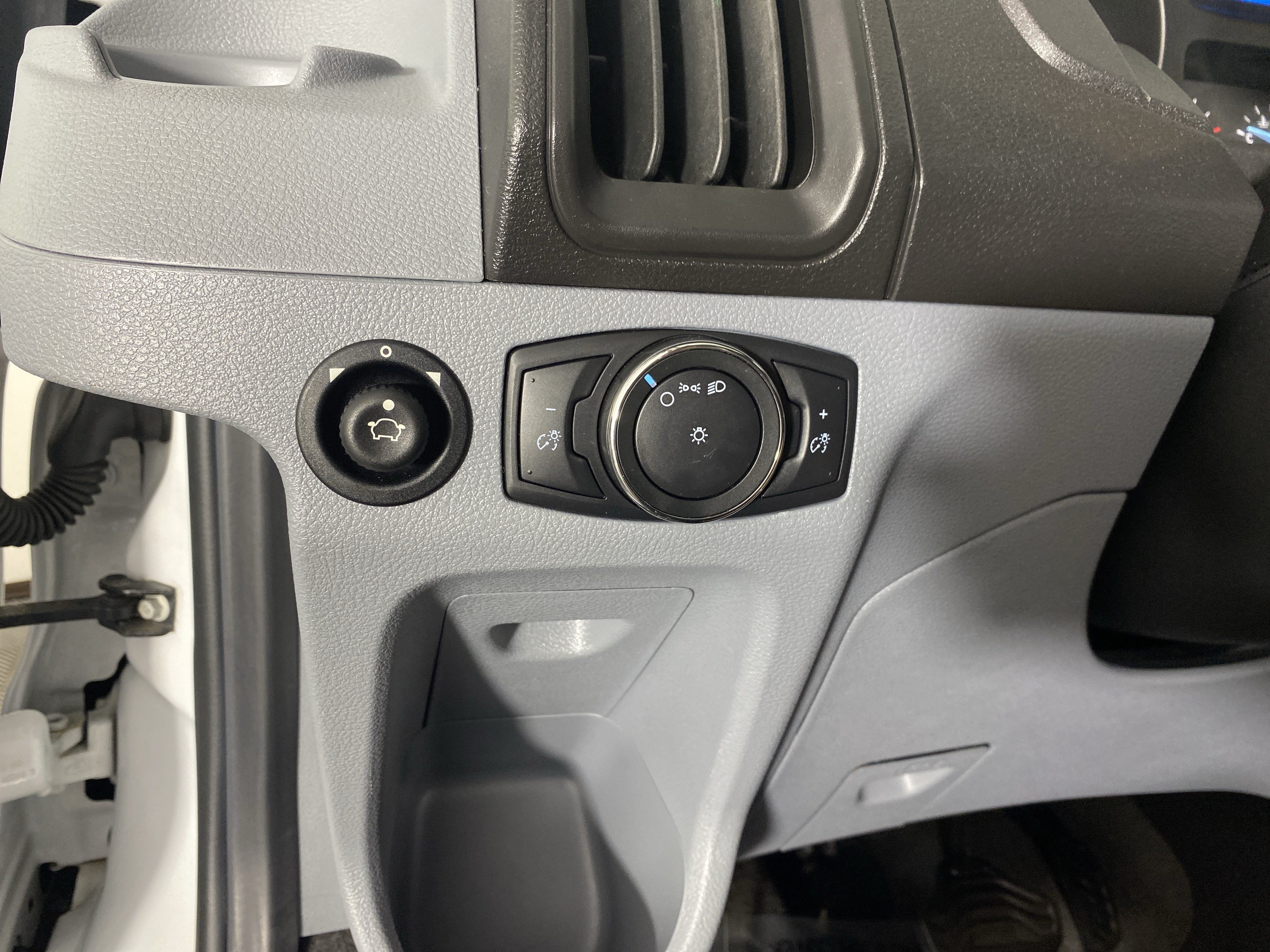 Used 2018 Ford Transit 150 XL RWD image 21