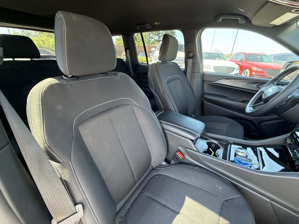 Used 2025 Jeep Grand Cherokee Laredo AWD/4WD image 29