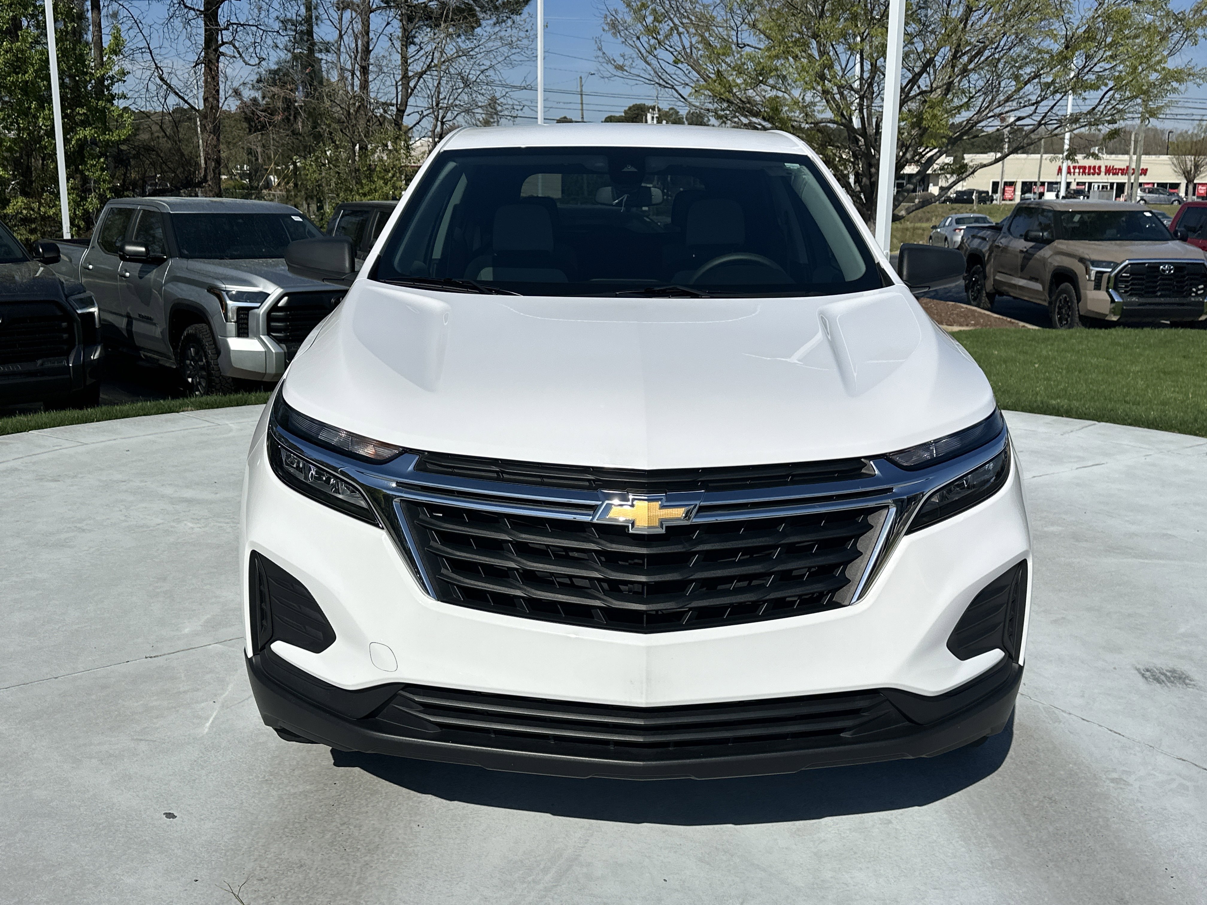 Used 2023 Chevrolet Equinox LS w/ LS Convenience Package image 3