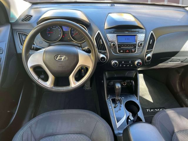 Used 2013 Hyundai Tucson GL FWD image 12