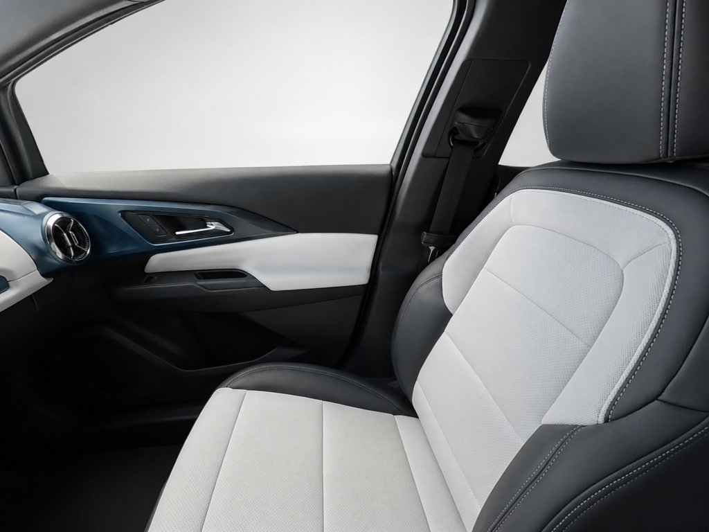 New 2026 Chevrolet Equinox EV LT FWD image 14