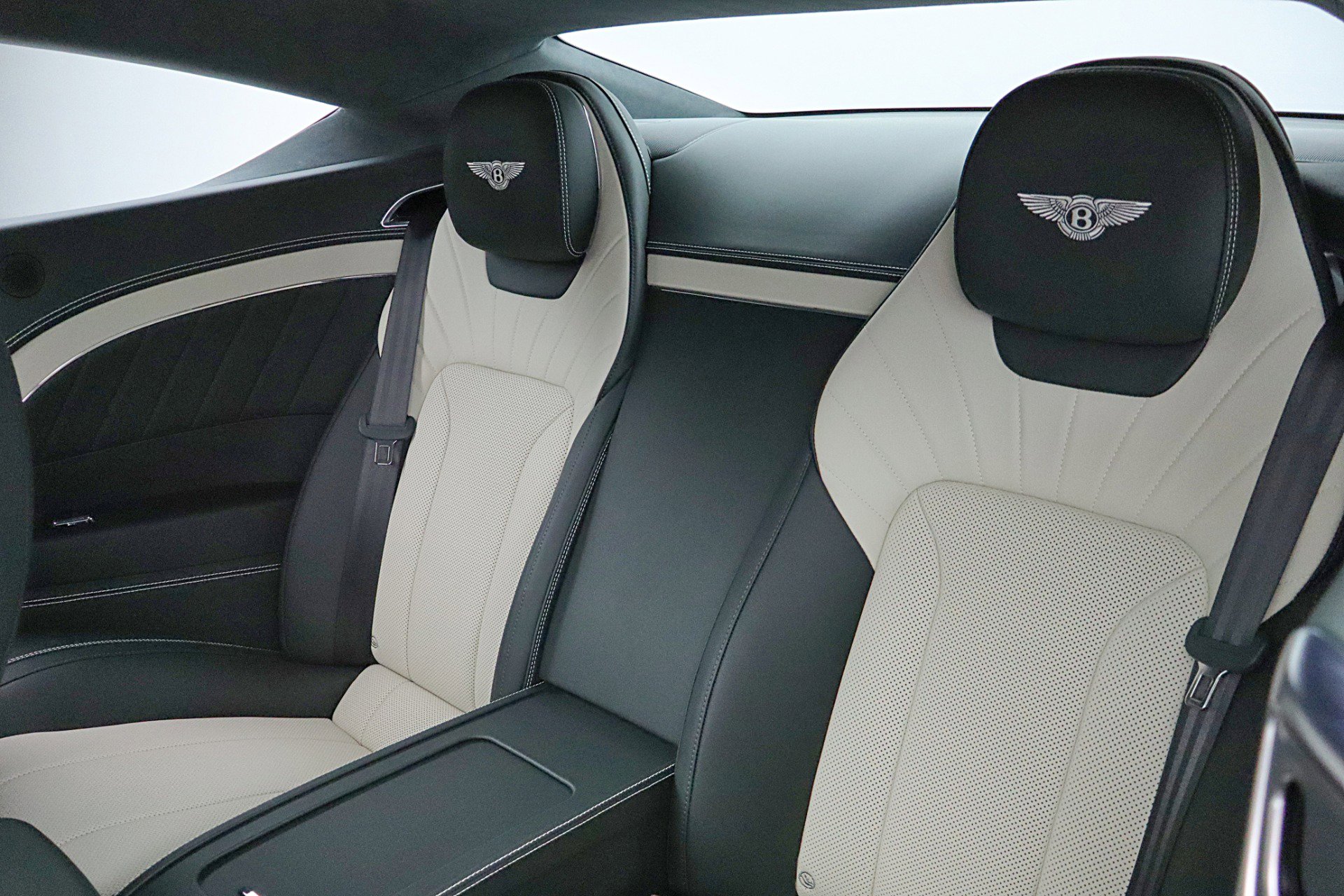 Used 2024 Bentley Continental GT image 34