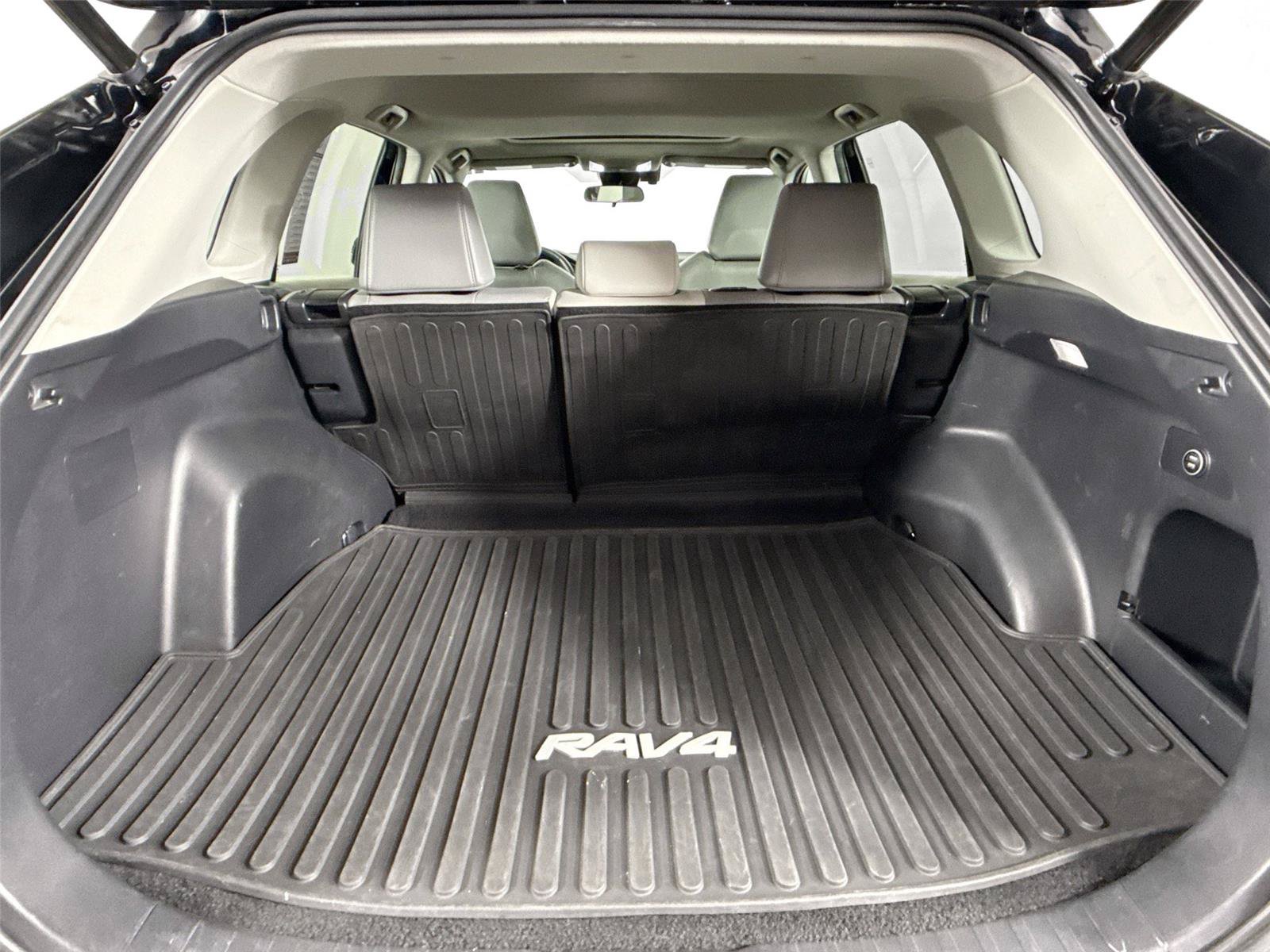 Certified 2022 Toyota RAV4 XLE Premium AWD/4WD image 35