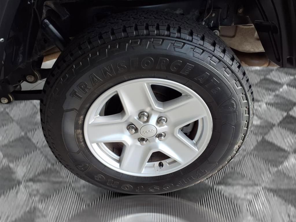 Certified 2023 Jeep Gladiator Sport image 18