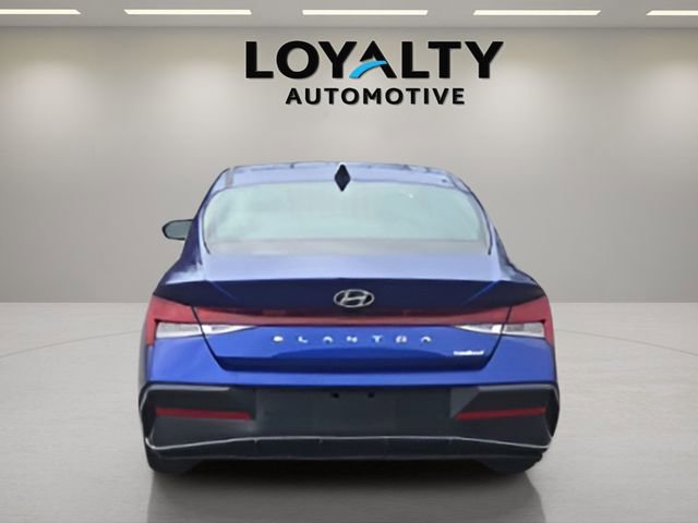 Used 2024 Hyundai Elantra Limited image 3