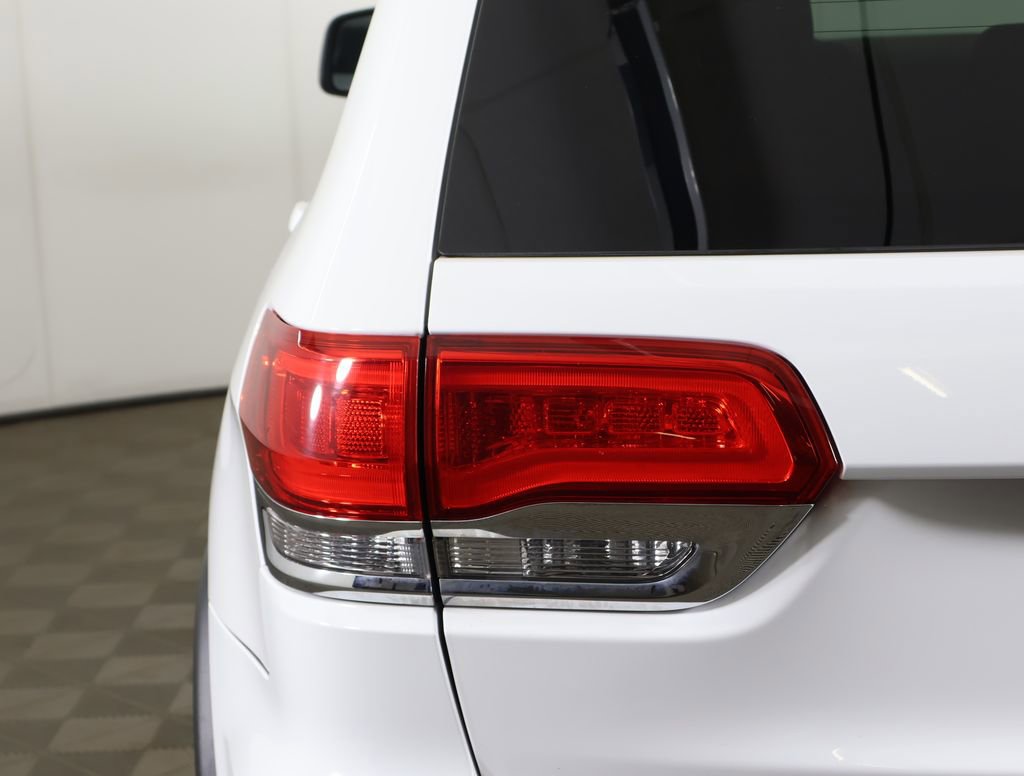 Used 2017 Jeep Grand Cherokee Laredo AWD/4WD image 11