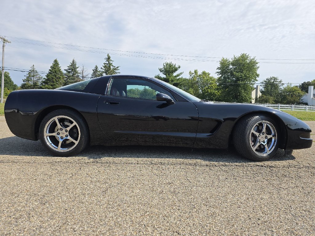 Used 1999 Chevrolet Corvette Coupe w/ Roof Pkg RWD image 20