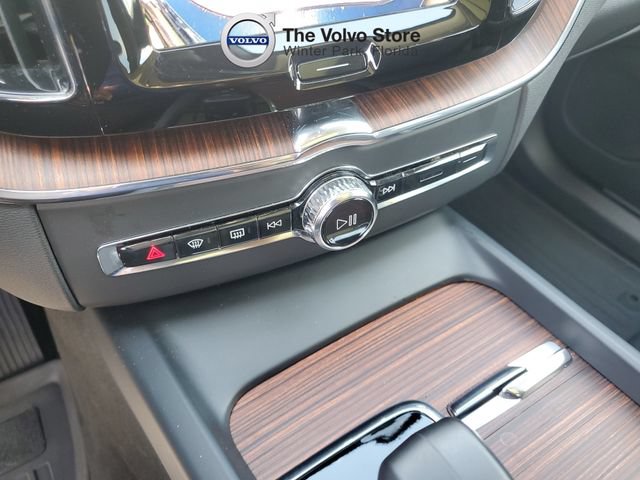 Certified 2024 Volvo XC60 B5 Plus AWD/4WD image 24