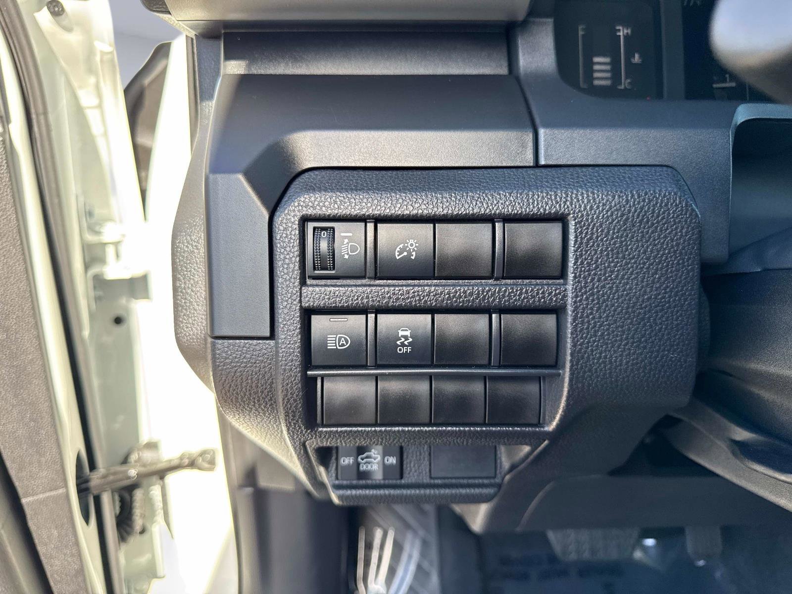 Used 2025 Toyota Tacoma SR image 26