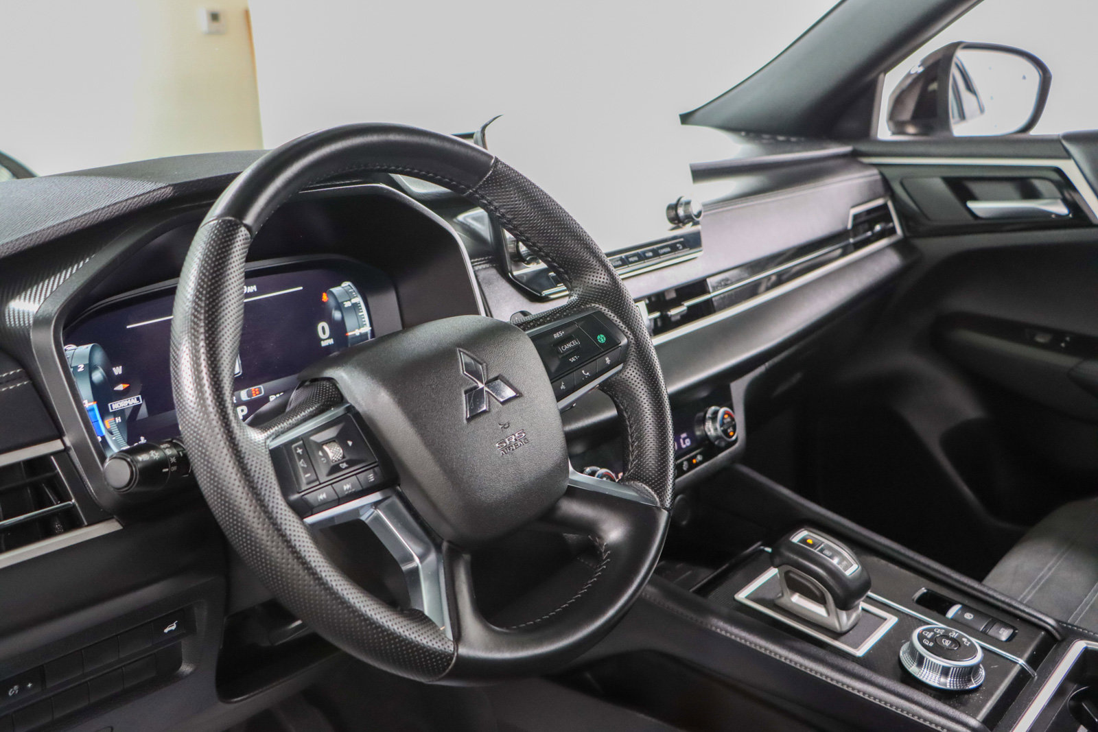 Used 2024 Mitsubishi Outlander SE Black Edition image 22