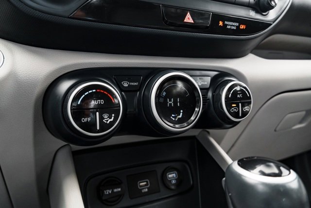 Certified 2020 Hyundai Venue image 18