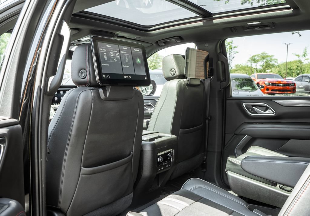Used 2021 Chevrolet Suburban RST w/ Luxury Package AWD/4WD image 28