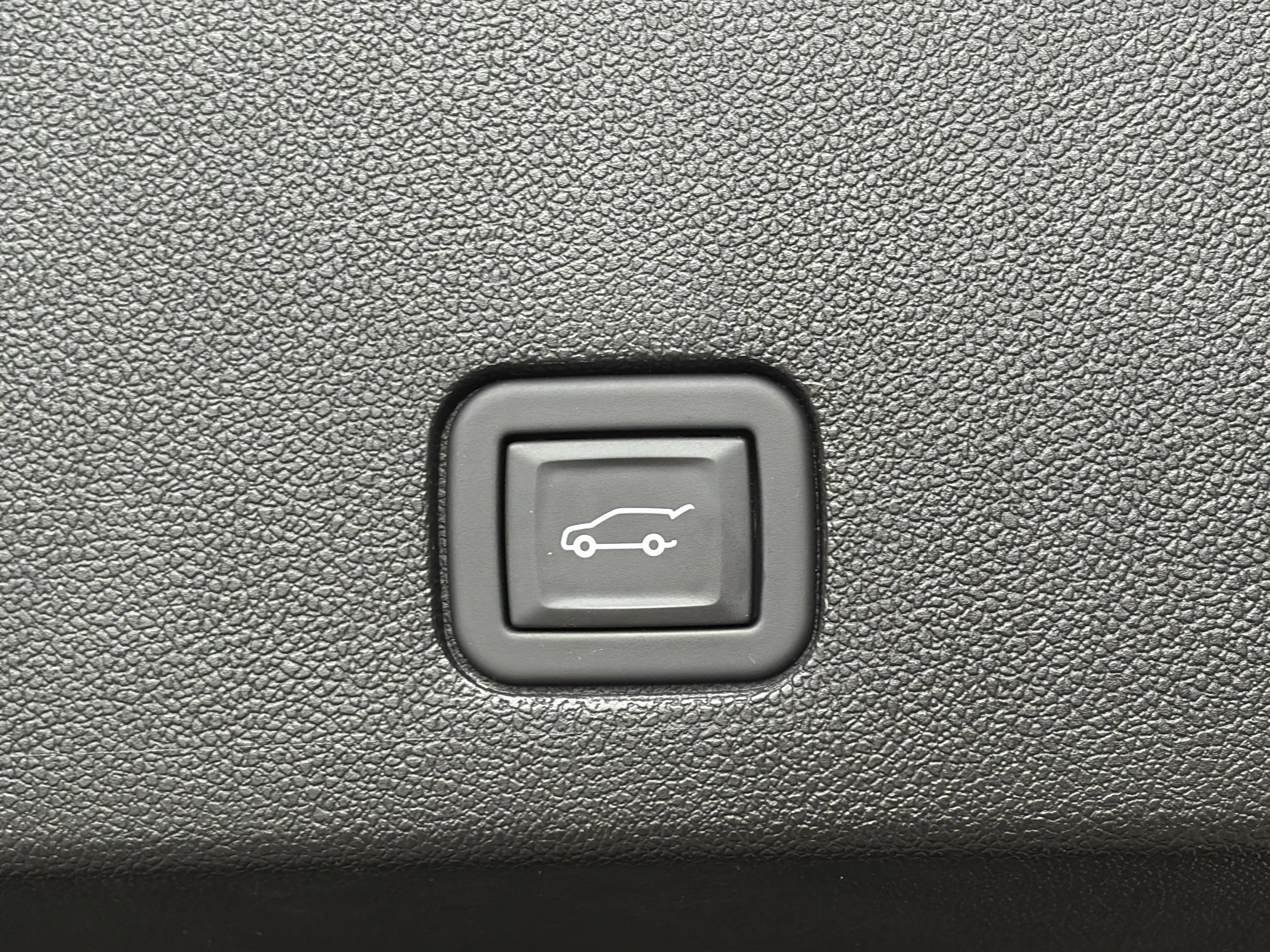 Certified 2024 Cadillac XT6 Premium Luxury w/ LPO, Floor Liner Package image 15