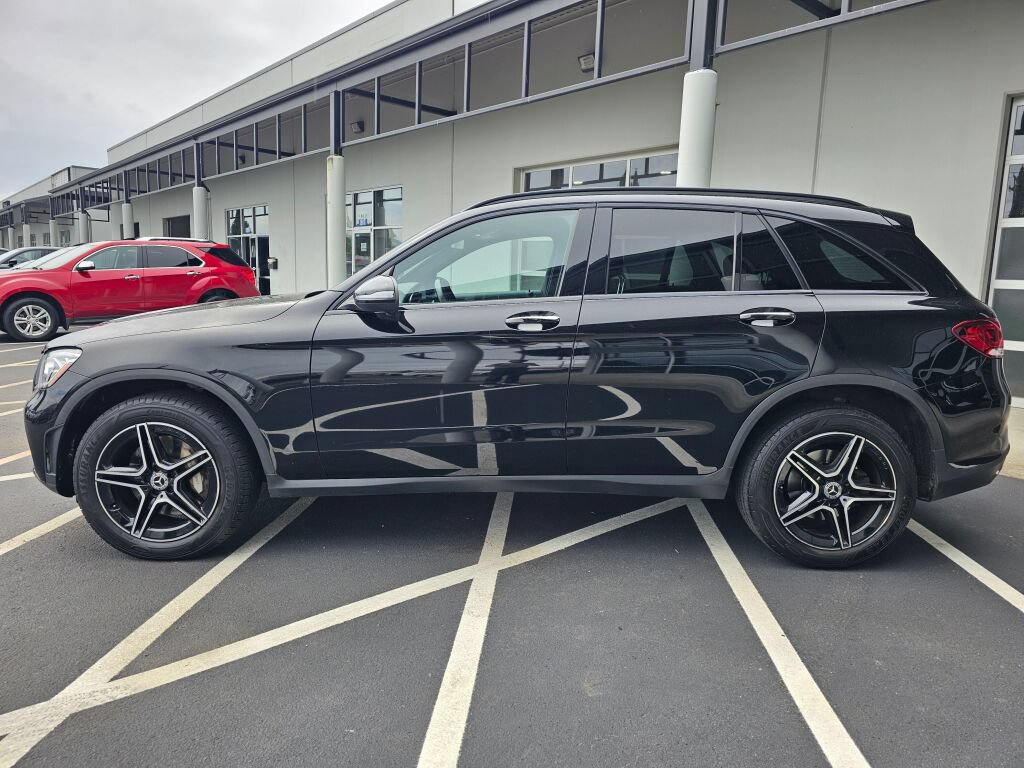 Used 2020 Mercedes-Benz GLC 300 4MATIC image 2