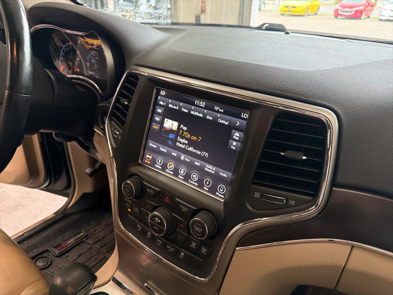 Used 2018 Jeep Grand Cherokee Limited AWD/4WD image 24