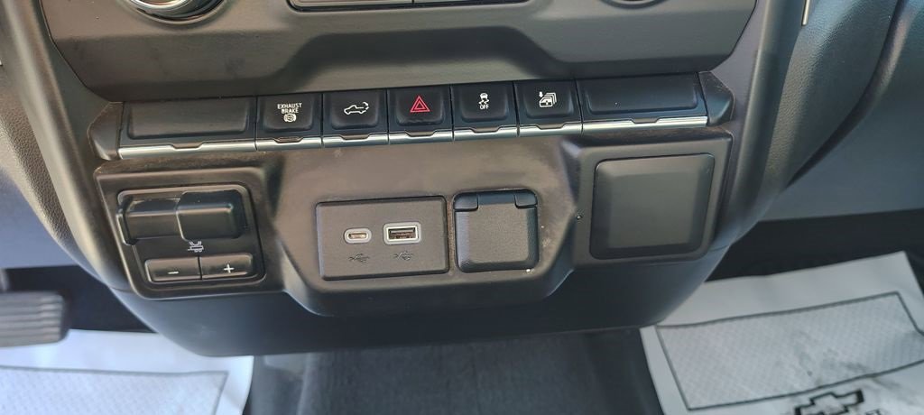 Used 2021 Chevrolet Silverado 2500 Custom w/ Custom Value Package image 16