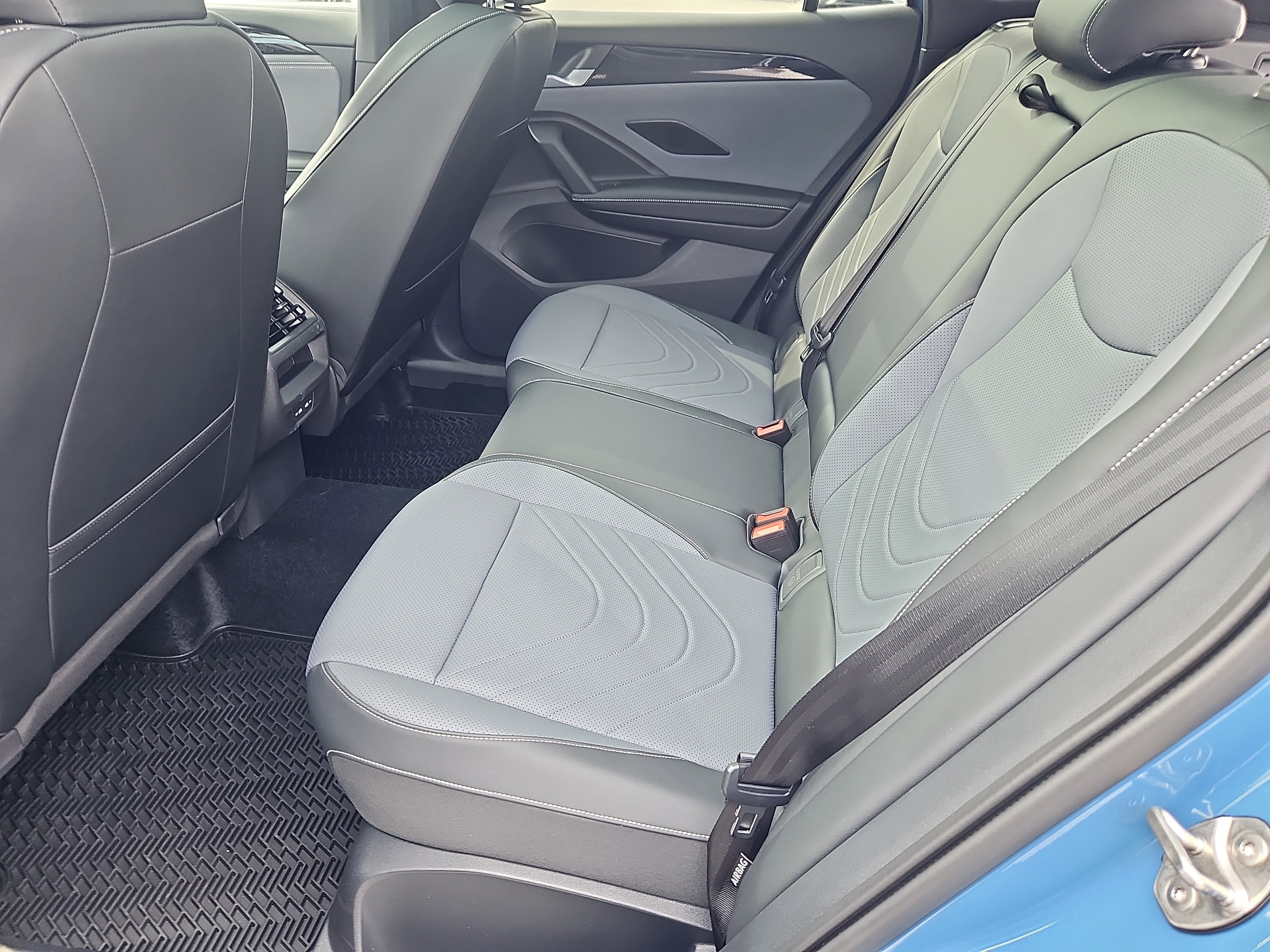 New 2026 Volkswagen Tiguan SE R-Line image 18