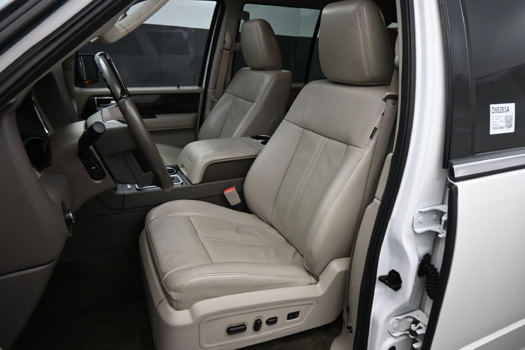 Used 2017 Lincoln Navigator Select RWD image 14