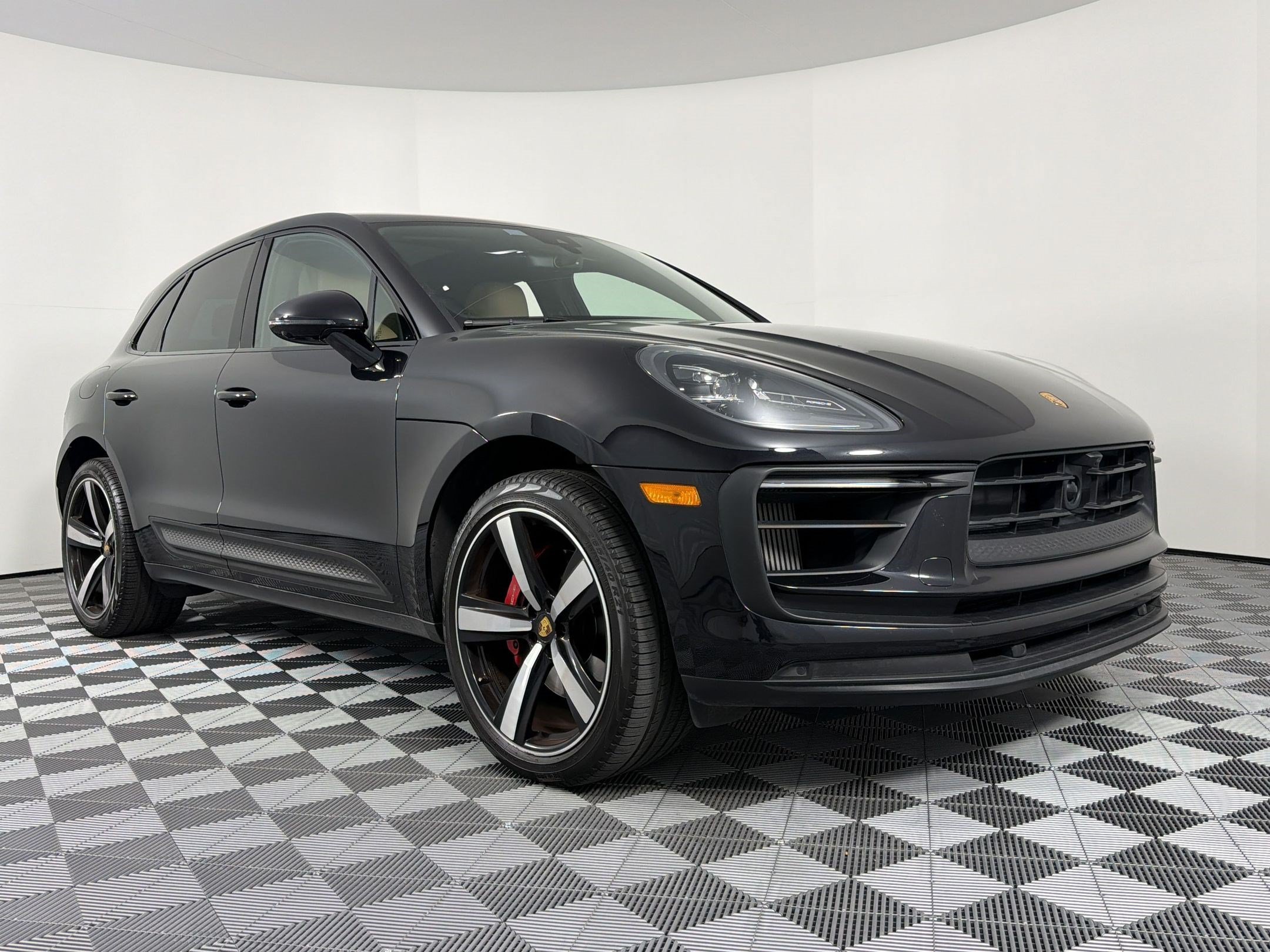 Certified 2024 Porsche Macan S AWD/4WD image 7