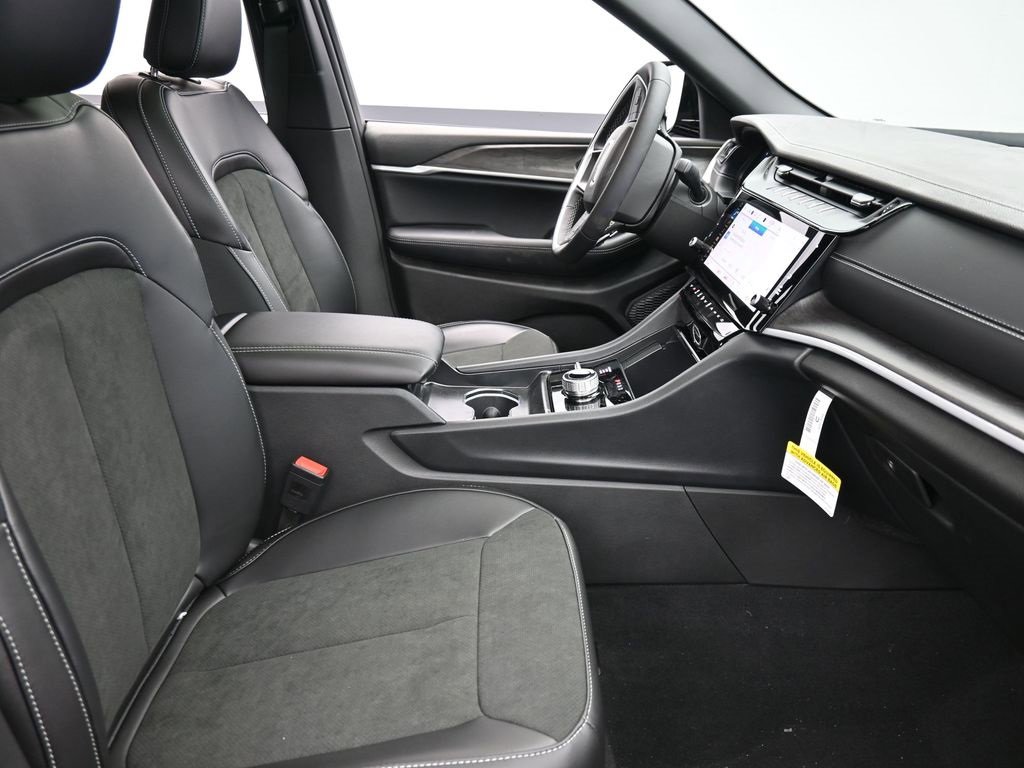 New 2026 Jeep Grand Cherokee Laredo image 19