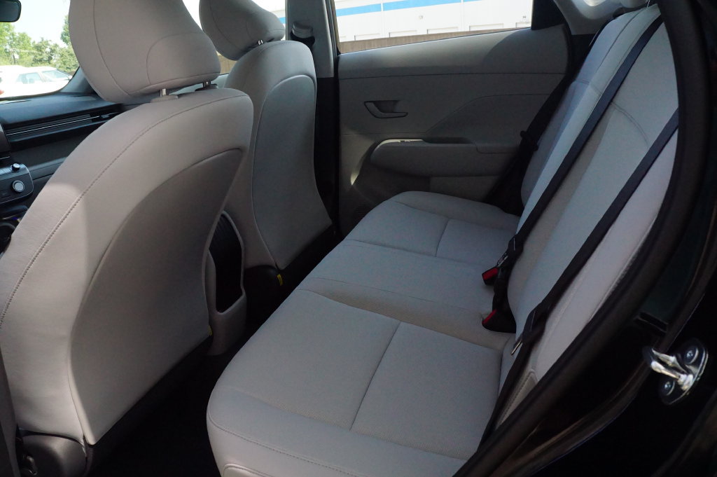 New 2027 Hyundai Kona SE FWD image 18