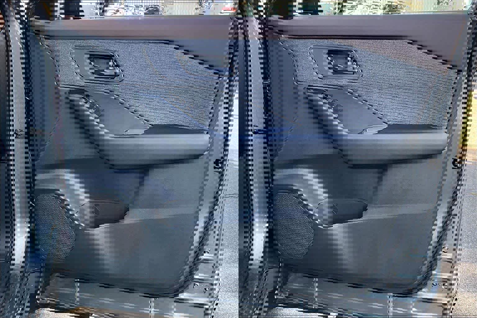 Used 2023 Nissan Rogue S image 25