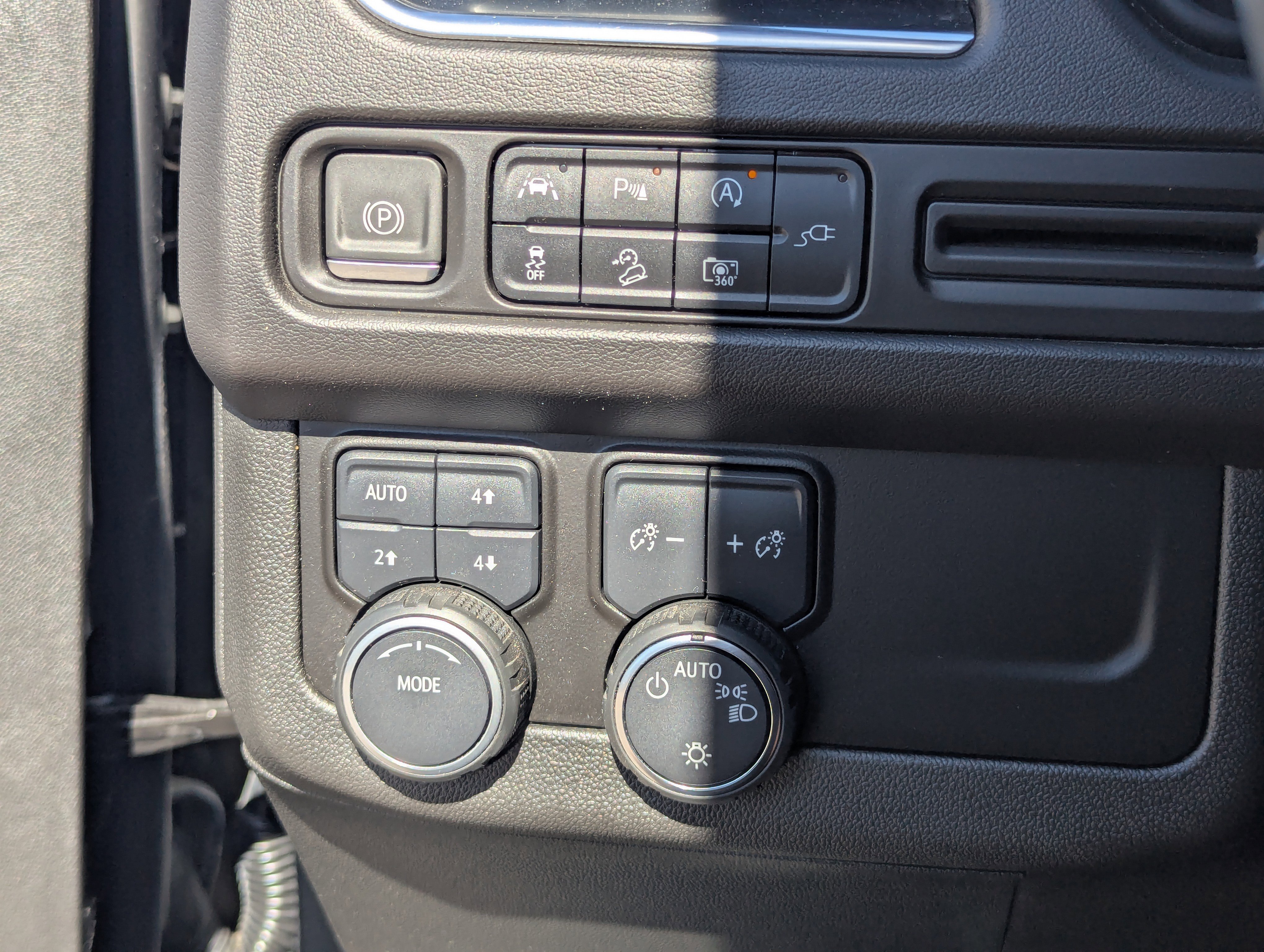 Used 2022 Chevrolet Tahoe Z71 w/ Luxury Package image 29