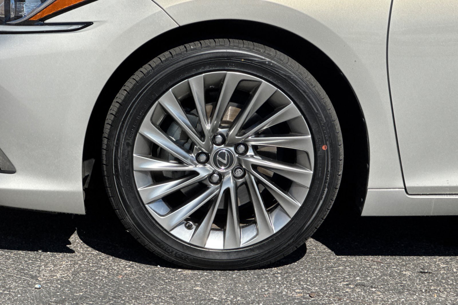 Used 2019 Lexus ES 300h w/ Accessory Package 2 FWD image 28