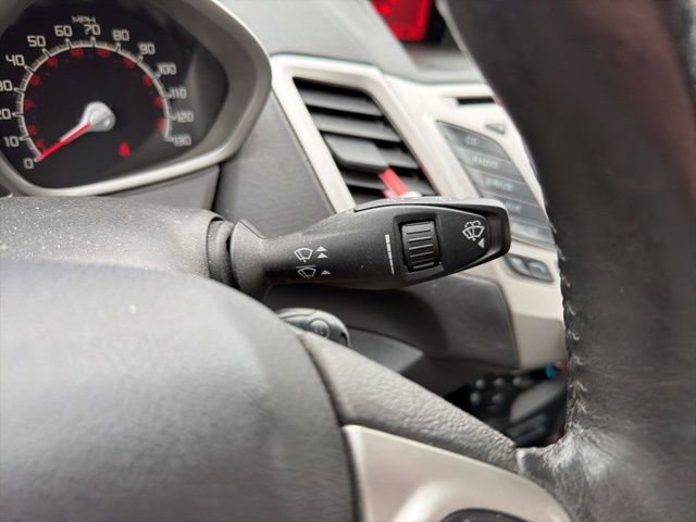 Used 2013 Ford Fiesta SE image 30