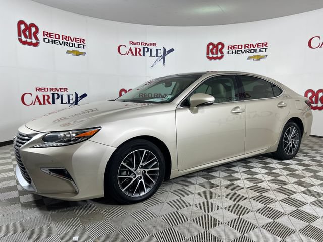 Used 2017 Lexus ES 350 w/ Luxury Package FWD image 3