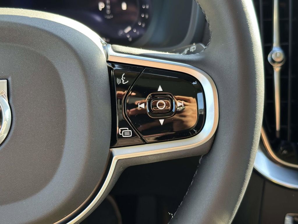 New 2026 Volvo XC90 B6 Plus w/ Protection Package Premier image 9