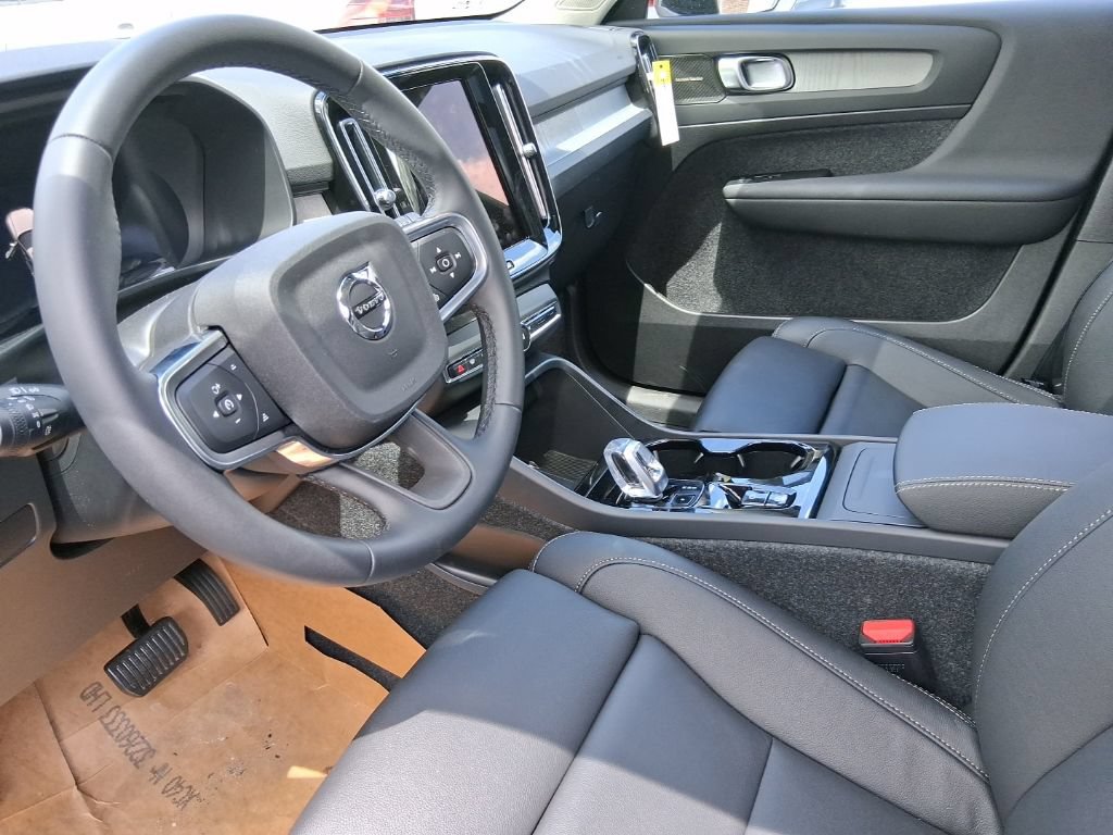 New 2026 Volvo XC40 B5 Plus w/ Protection Package Premier AWD/4WD image 10