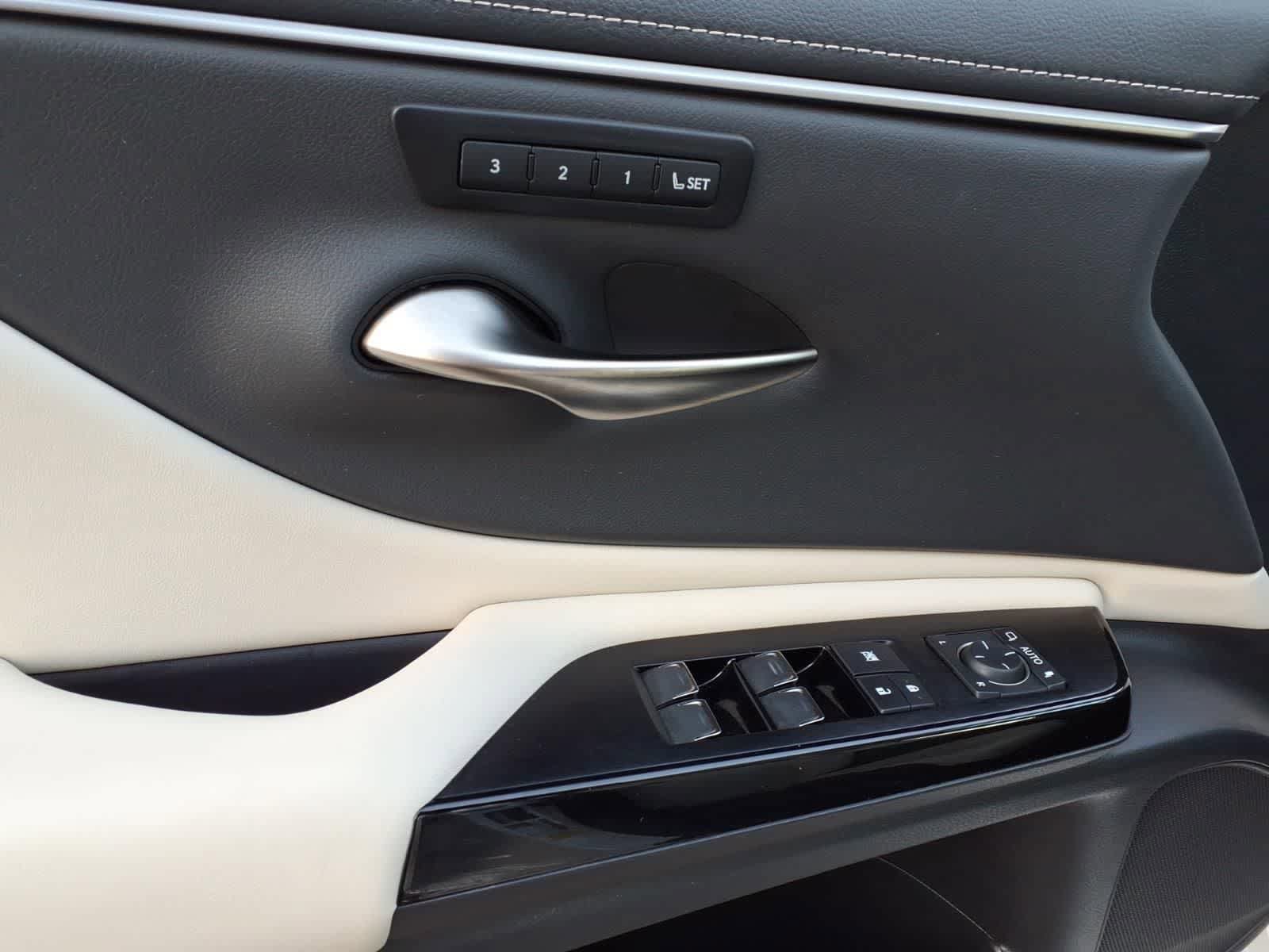 Used 2024 Lexus ES 300h w/ Premium Package FWD image 14