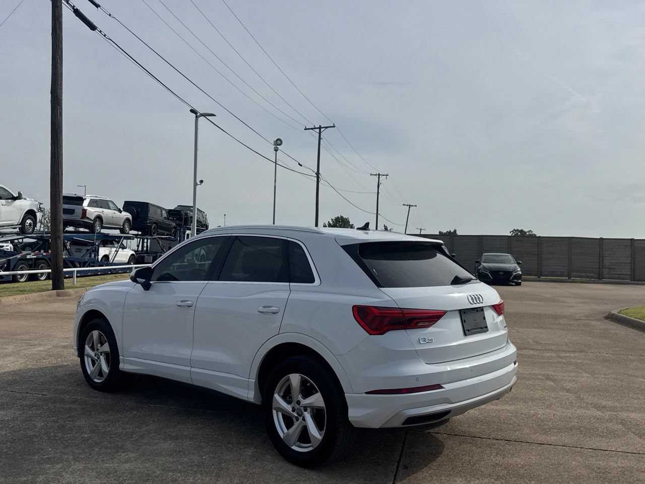 Used 2020 Audi Q3 2.0T Premium w/ Convenience Package AWD/4WD image 13