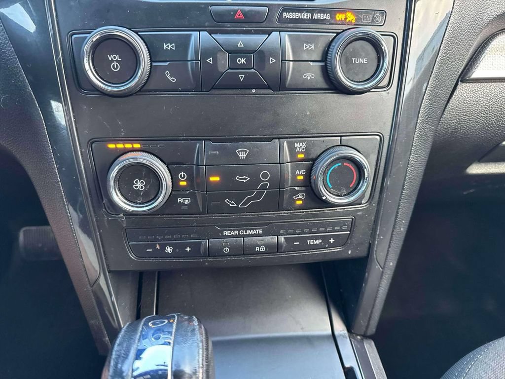 Used 2018 Ford Explorer XLT AWD/4WD image 30