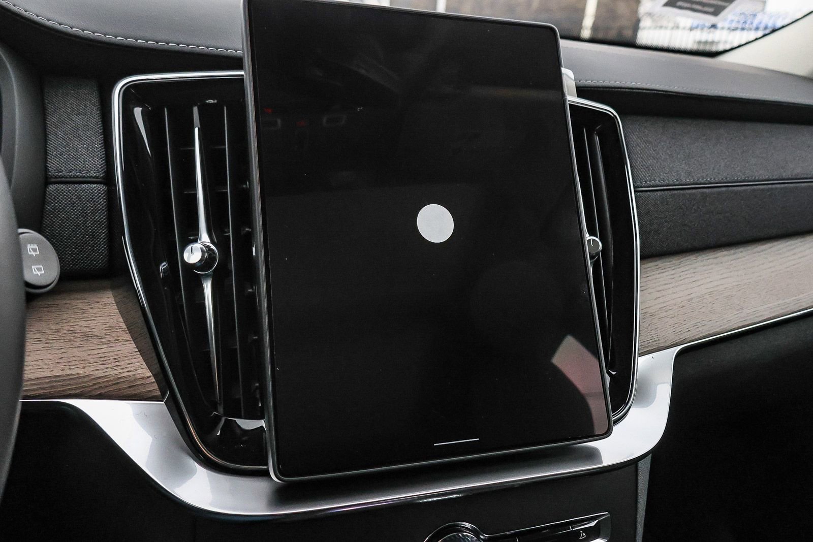 New 2026 Volvo XC90 B6 Plus w/ Protection Package AWD/4WD image 34