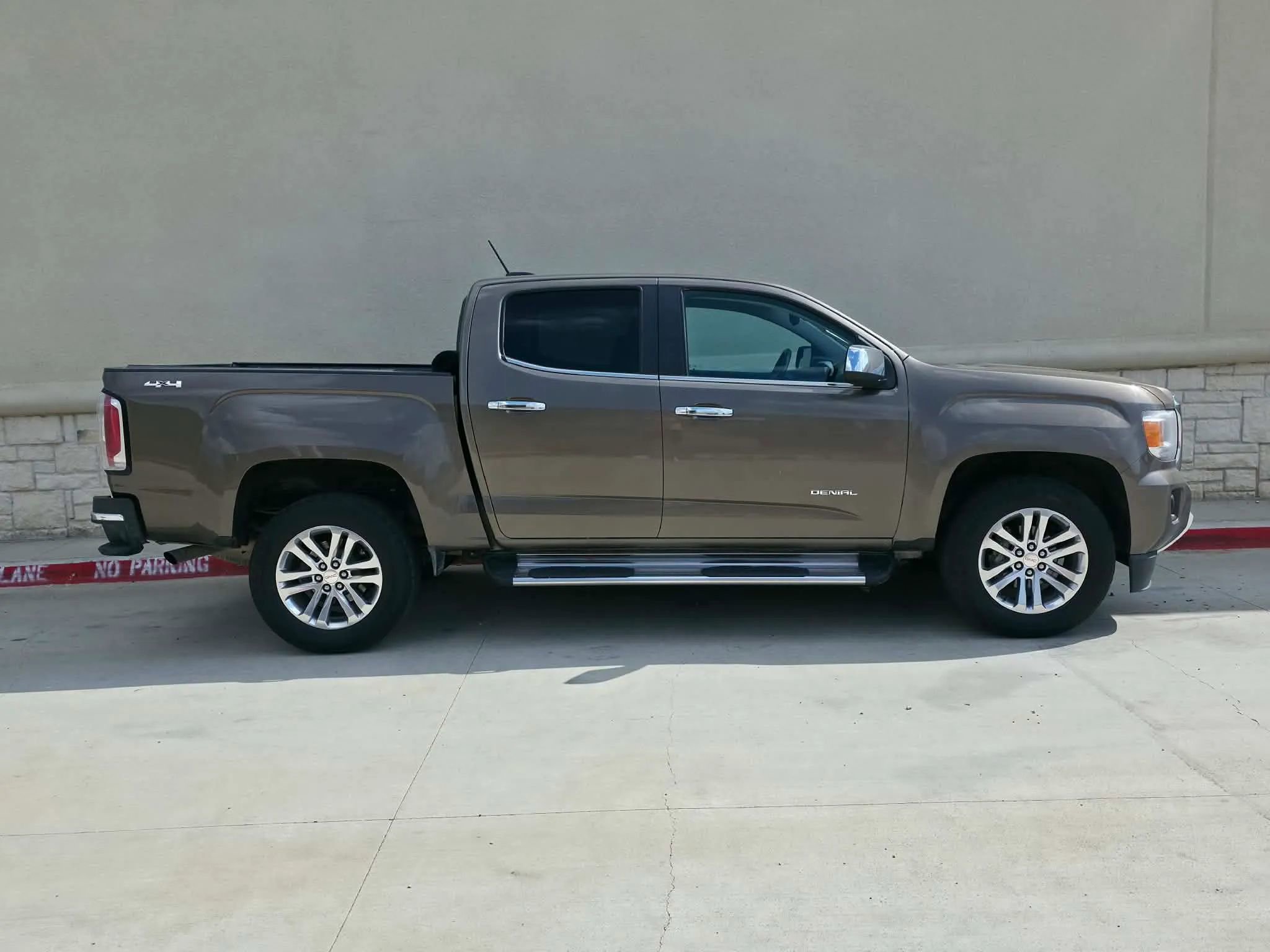 Used 2016 GMC Canyon SLT w/ Driver Alert Package AWD/4WD image 2