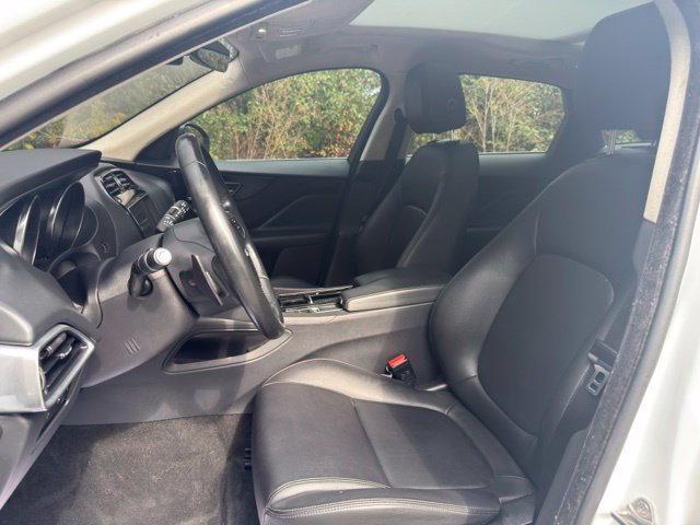 Used 2020 Jaguar F-PACE AWD/4WD image 10