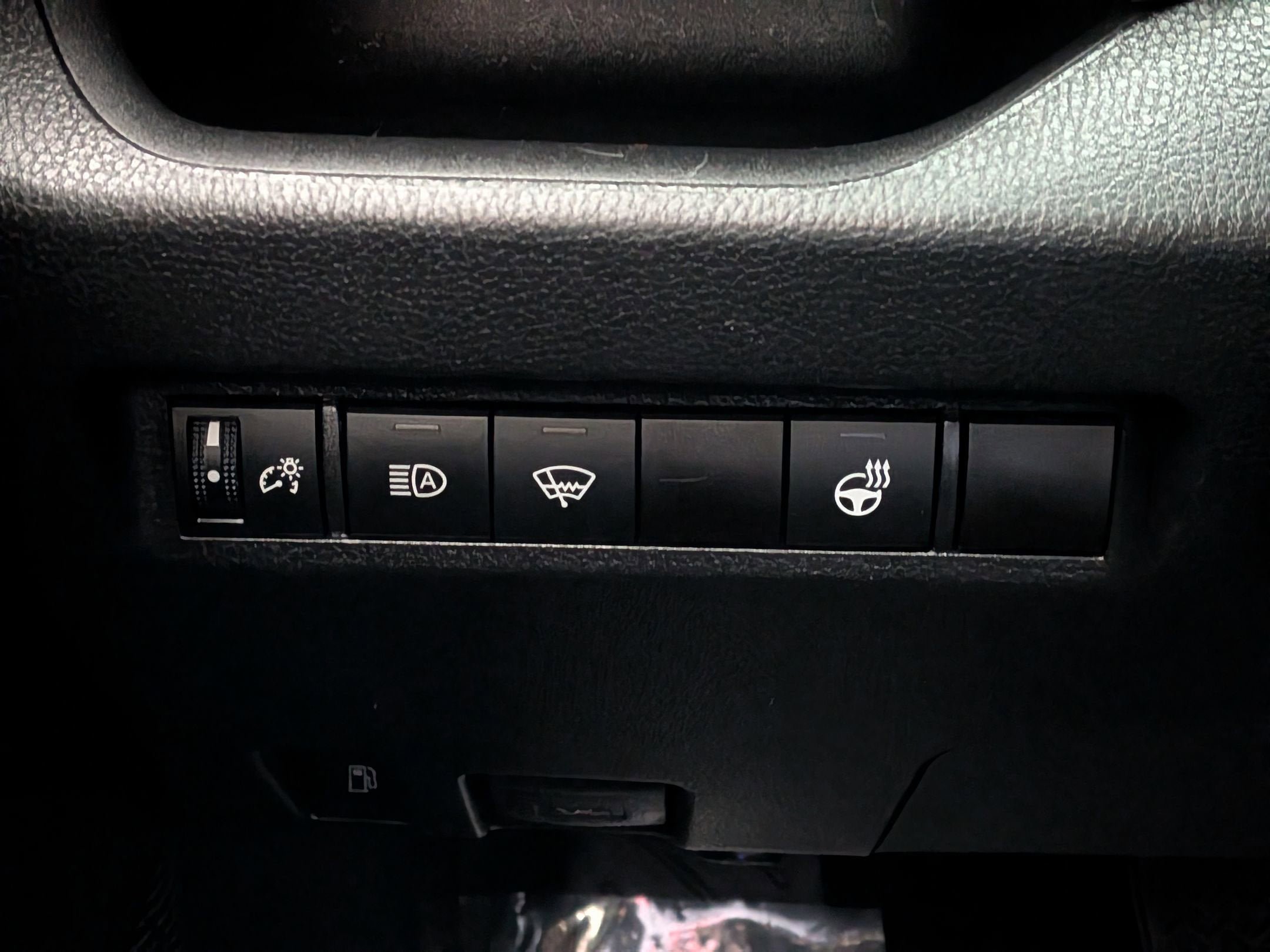 Certified 2021 Toyota RAV4 XLE w/ XLE Grade Weather Package AWD/4WD image 18