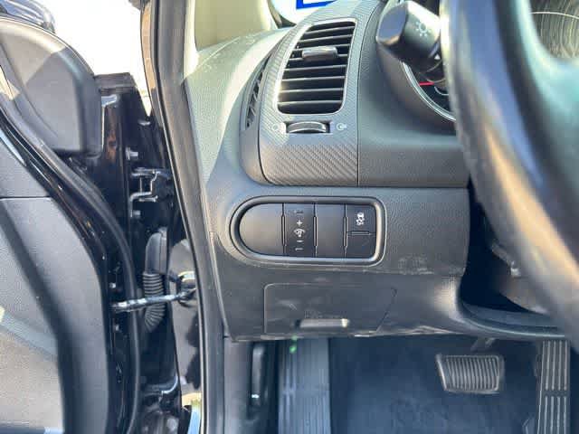 Used 2017 Kia Forte S FWD image 9