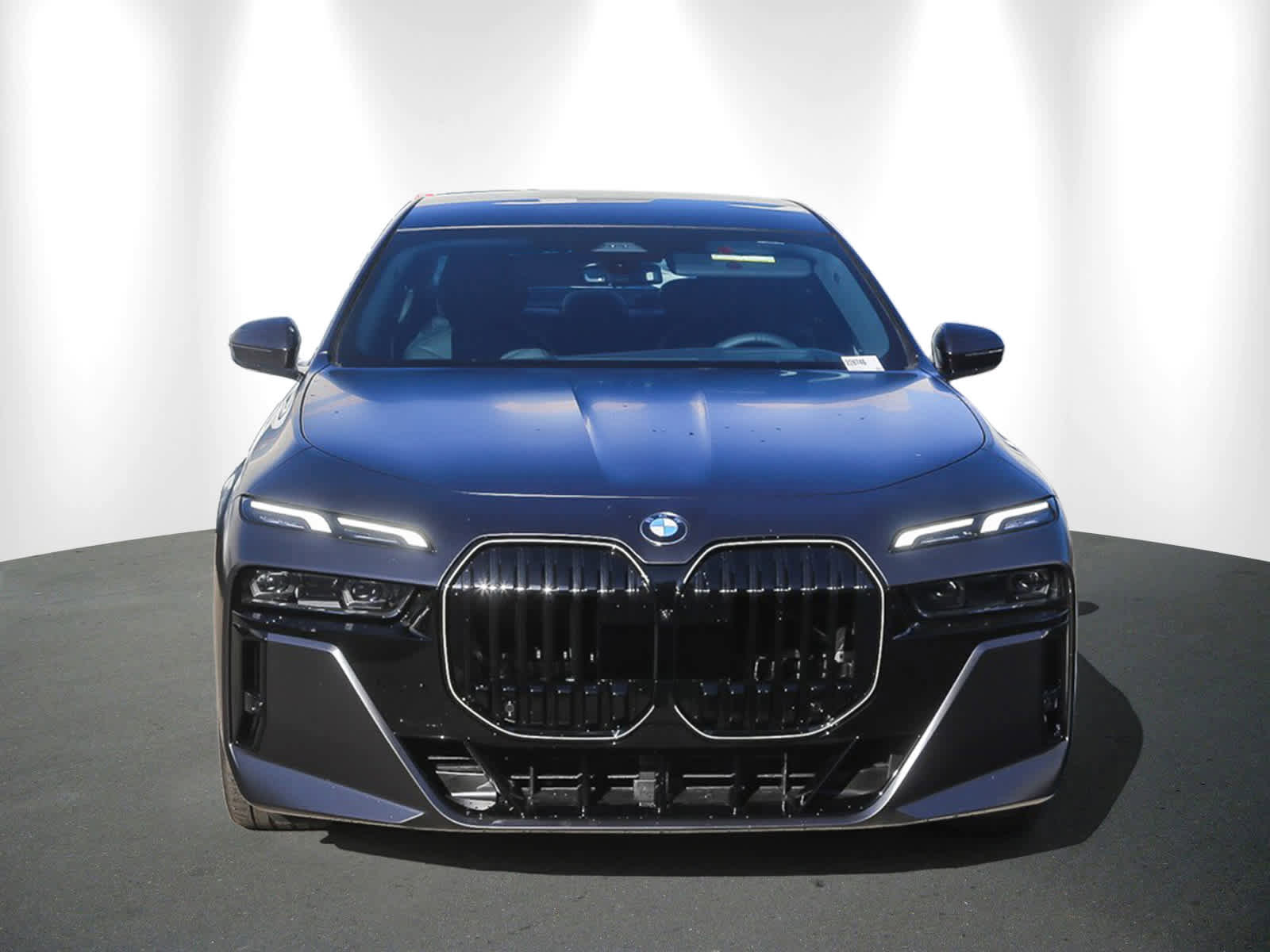 New 2026 BMW 760i xDrive w/ Premium Package image 2