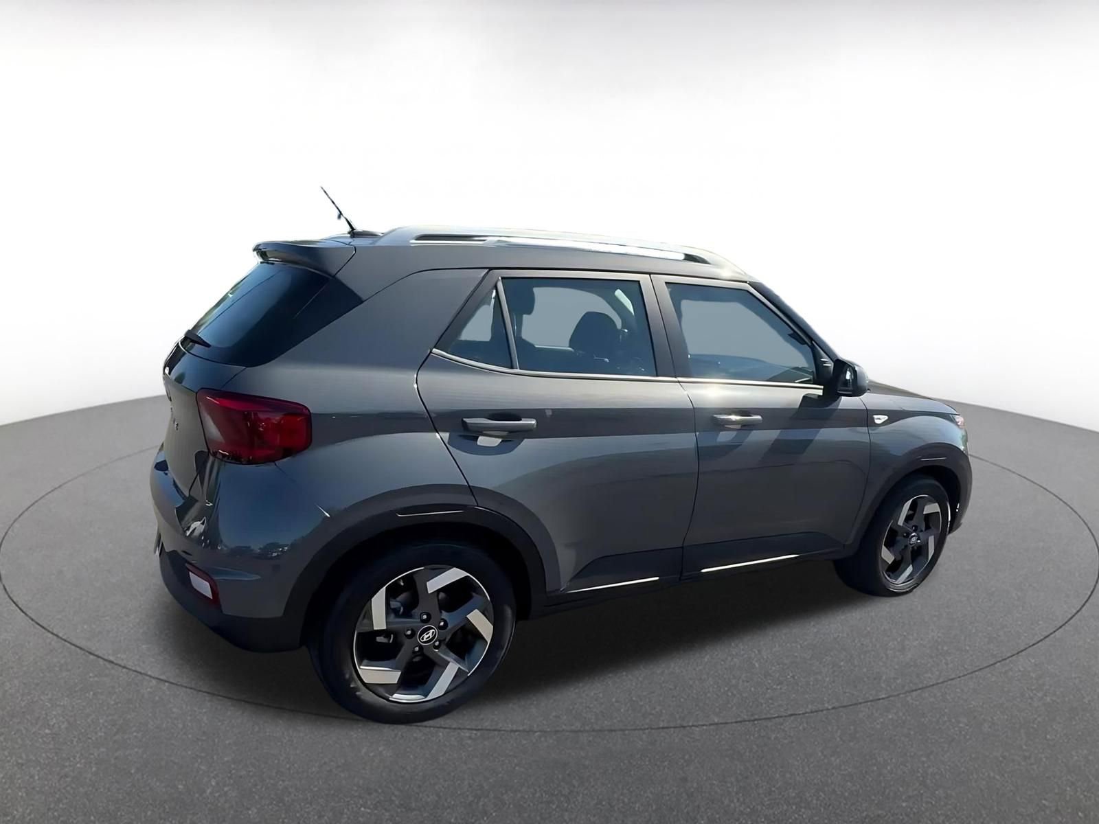 Used 2025 Hyundai Venue SEL image 15